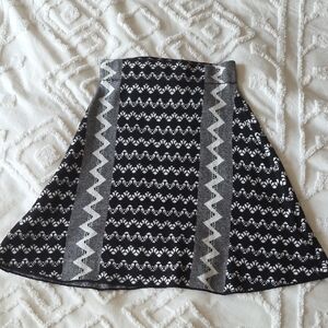 Grifflin Paris Black and White Patterned A Line Skirt